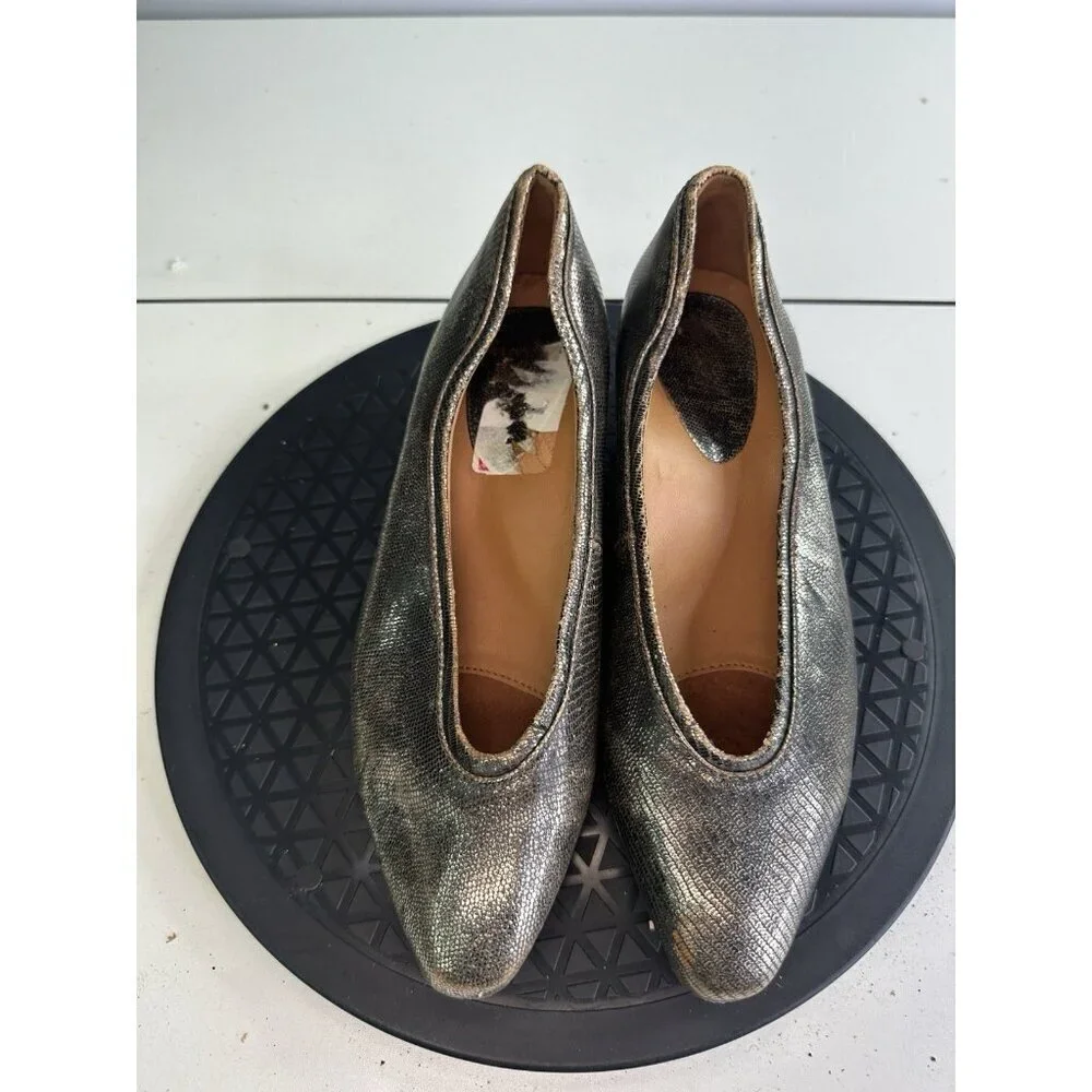 Earthies Womens Tafoya Pewter Leather  Ortho Sole Pump Size 6.5 B Fashion Heels